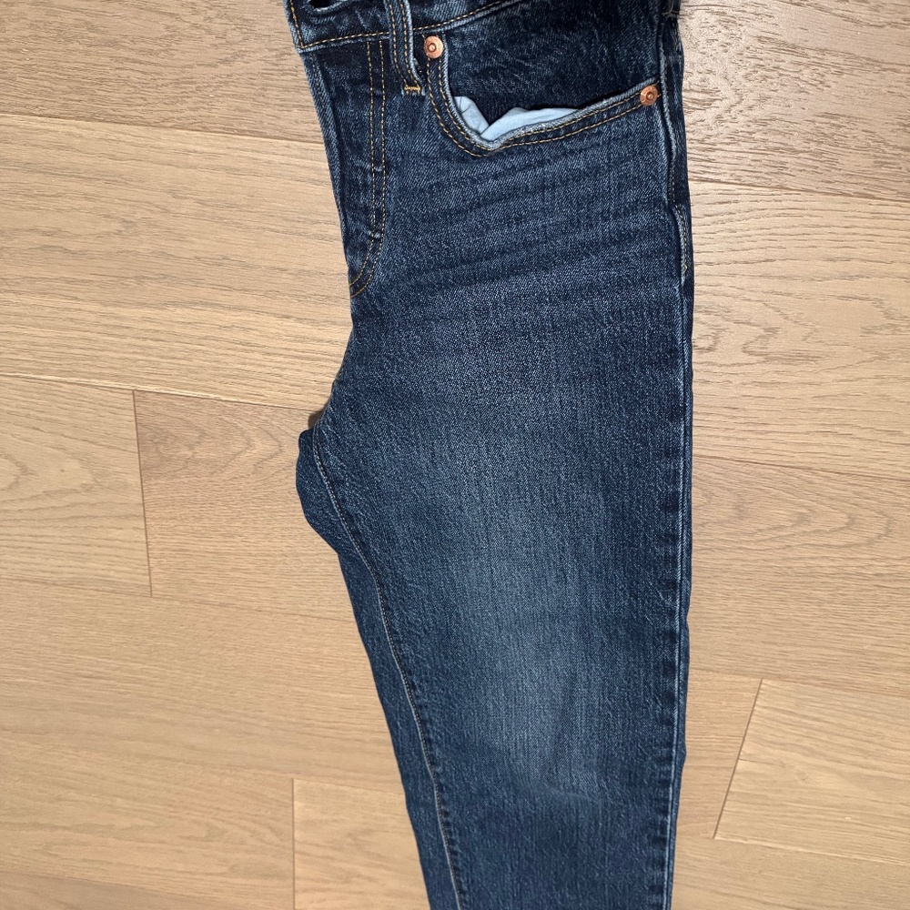 Levis Wedgie